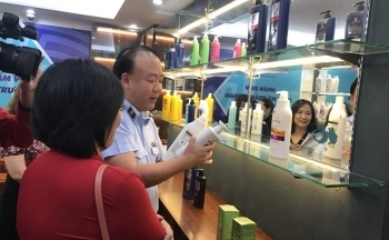 Nhận diện hóa mỹ phẩm giả qua việc trưng bày cùng hàng thật