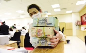 Tín dụng khựng lại và nỗi lo nợ xấu