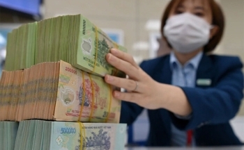 Đồng loạt hạ lãi suất, tung ưu đãi kích cầu tín dụng