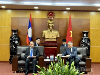 Thứ trưởng Trần Quốc Khánh tiếp, làm việc với Thứ trưởng Bộ Công Thương Lào Bun-thởng Đuông-sa-vẳn