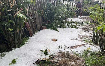 Mưa đá kèm dông lốc lại xuất hiện tại Điện Biên