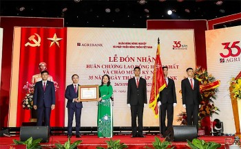Agribank đón nhận Huân chương Lao động hạng Nhất