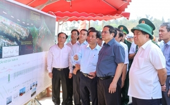 Thủ tướng kiểm tra tiến độ cầu vượt cửa biển Thuận An; thăm Bảo tàng Cổ vật cung đình Huế