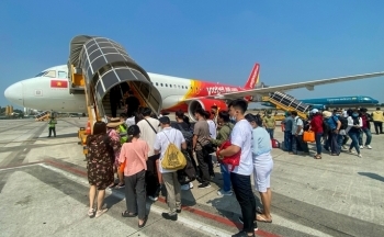 Giá vé máy bay cao cản trở phục hồi du lịch