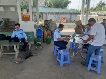 Một doanh nghiệp bán xăng kém chất lượng tại Vĩnh Long bị phạt gần 350 triệu đồng