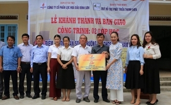 Bàn giao công trình 2 lớp học trường TH và THCS Sơn Nham II