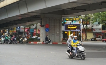 Khoá tài khoản vĩnh viễn những xe ôm công nghệ vượt đèn đỏ, đi ngược chiều