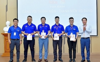 Chia sẻ và trao đổi tại tọa đàm “Đảng với thanh niên, thanh niên với Đảng”