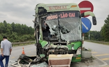 Nhiều người bị thương trong vụ tai nạn trên cao tốc Nội Bài - Lào Cai