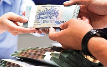 Nghỉ lễ 30/4 và 1/5: Doanh nghiệp có bắt buộc phải thưởng cho người lao động?