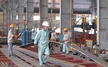 Phát triển công nghiệp: Hóa giải thách thức, ứng phó cú sốc bên ngoài