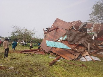 Gia Lai: Mưa lớn, lốc xoáy làm sập, tốc mái hàng trăm nhà dân