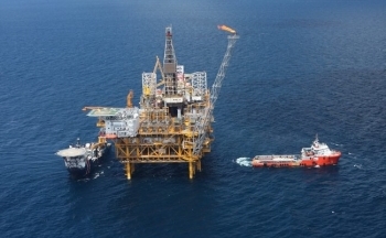 Triển vọng nhu cầu tăng khiến giá dầu leo dốc