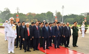 Lãnh đạo Đảng, Nhà nước vào Lăng viếng Chủ tịch Hồ Chí Minh, dâng hương tưởng niệm các Anh hùng liệt sĩ