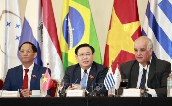 Chủ tịch Quốc hội Vương Đình Huệ hội đàm với lãnh đạo Nghị viện MERCOSUR