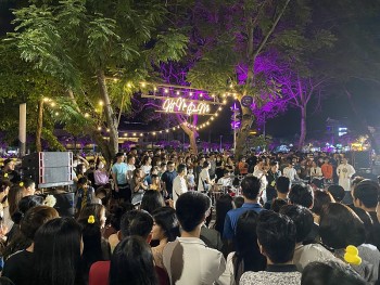 Hải Dương: Phố đi bộ - chợ đêm Bạch Đằng tấp nập ngày đầu khai trương