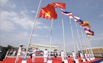 Quốc kỳ Việt Nam tung bay trong Lễ thượng cờ SEA Games 32