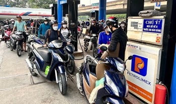 Giá xăng dầu hôm nay 4/5: Xăng giảm mạnh từ 1.251-1.319 đồng/lít; giá dầu giảm từ 334 -1.143 đồng/lít