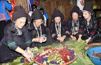 Độc lạ món xôi bảy màu của dân tộc Nùng Dín