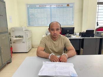 Bắt đối tượng thuê xe taxi từ Hà Nội lên Điện Biên để buôn 