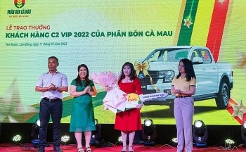 Phân bón Cà Mau trao 3 xe bán tải tại Hội nghị khách hàng khu vực Tây Nguyên