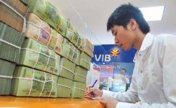 Ngân hàng tăng tốc chặng đua giảm lãi suất tiết kiệm