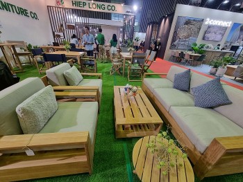 Doanh nghiệp gỗ xúc tiến tìm đơn hàng qua hội chợ