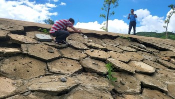 Kon Tum: 14 năm chưa xong kè chống sạt lở bờ sông Pô Cô đã xuống cấp nghiêm trọng