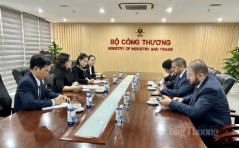 Thứ trưởng Phan Thị Thắng làm việc với Công ty Phát triển Abu Dhabi, UAE (ADQ)