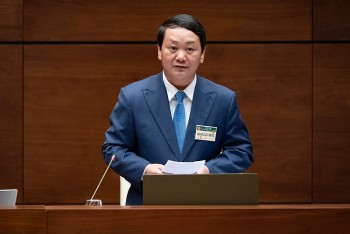 Đại biểu chất vấn Bộ trưởng Hầu A Lềnh về lý do chi nhiều cho hội thảo, tư vấn