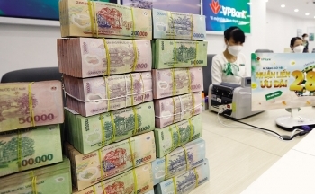 Cổ phiếu ngân hàng nóng theo “game” tăng vốn