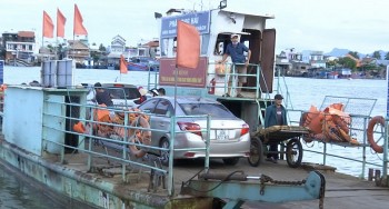 Quảng Nam: Người dân mong ngóng chuyến phà an toàn ra xã đảo Tam Hải