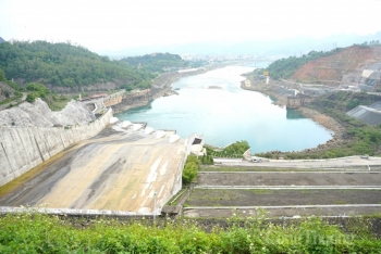 Thủy điện Hòa Bình: Gánh trách nhiệm 
