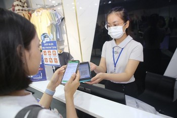 Cứ 10 giao dịch thanh toán trong cửa hàng có gần 5 giao dịch không tiếp xúc