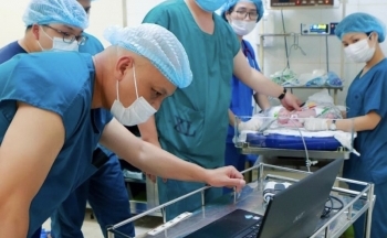 Cứu trẻ bị tim bẩm sinh nặng ngay khi vừa chào đời