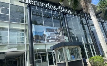 Ế ẩm kéo dài, hãng ôtô sang tung ưu đãi đến nửa tỉ đồng