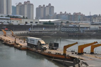 Quảng Ninh: Duy trì ổn định hoạt động thông quan hàng hóa và xuất nhập cảnh tại Móng Cái