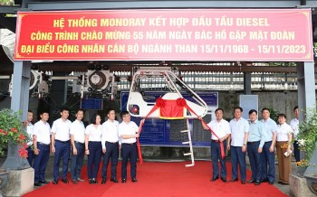 Than Thống Nhất tổ chức gắn biển công trình Hệ thống monoray kết hợp đầu tàu diesel
