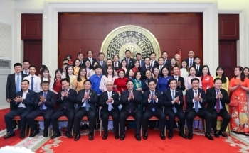 Thủ tướng thăm Đại sứ quán và gặp gỡ cộng đồng người Việt Nam tại Trung Quốc