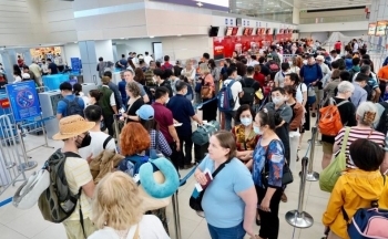 Ngày cao điểm nhất dịp hè, có khoảng 109 nghìn lượt khách qua sân bay Nội Bài