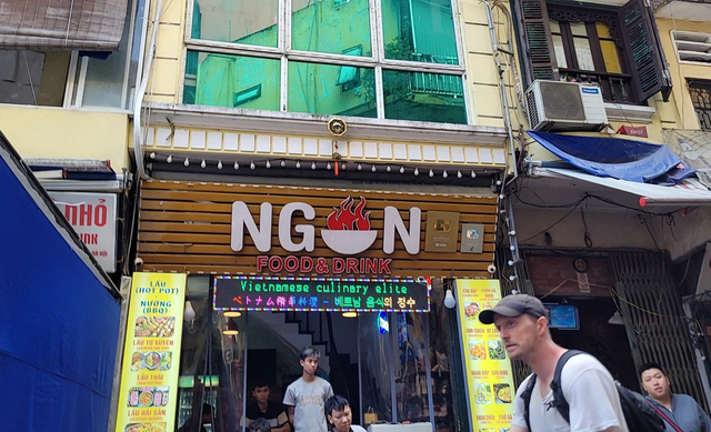 Chủ quán ăn phố cổ lên tiếng vụ bạn nữ 