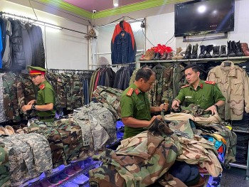 Thừa Thiên - Huế: Thu giữ hàng trăm loại quân phục nước ngoài nhập lậu