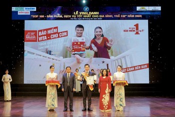 VITA - Cho con nhận giải thưởng “Top 100 sản phẩm dịch vụ tốt nhất cho gia đình và trẻ em