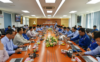 Ban lãnh đạo Công ty cổ phần Lọc hóa dầu Bình Sơn làm việc với Khối nhà máy