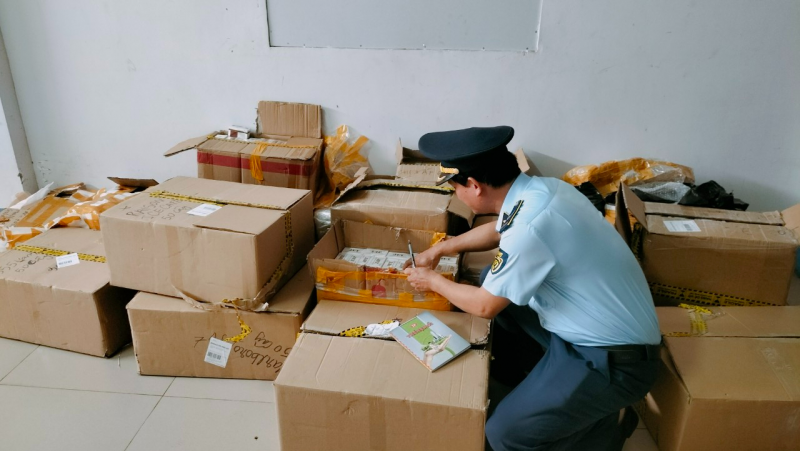 Long An phát hiện ô tô vận chuyển 7.770 bao thuốc lá điếu nhập lậu