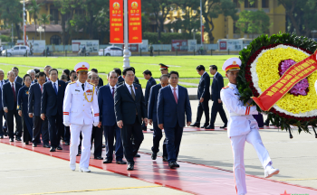 Lãnh đạo Đảng, Nhà nước vào Lăng viếng Chủ tịch Hồ Chí Minh và tưởng niệm các Anh hùng liệt sĩ