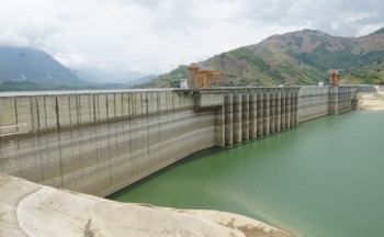 Lượng nước về hồ thủy điện bắt đầu giảm