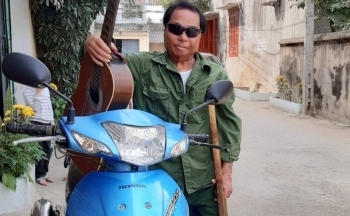 Người đàn ông khuyết tật không đầu hàng số phận