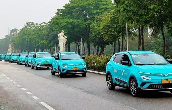 Giảm phí trước bạ, miễn lệ phí cấp biển cho người mua ô tô điện