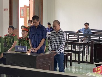 Phú Yên: Xét xử  hai đối tượng tổng 9 năm tù vì làm, lưu hành tiền giả